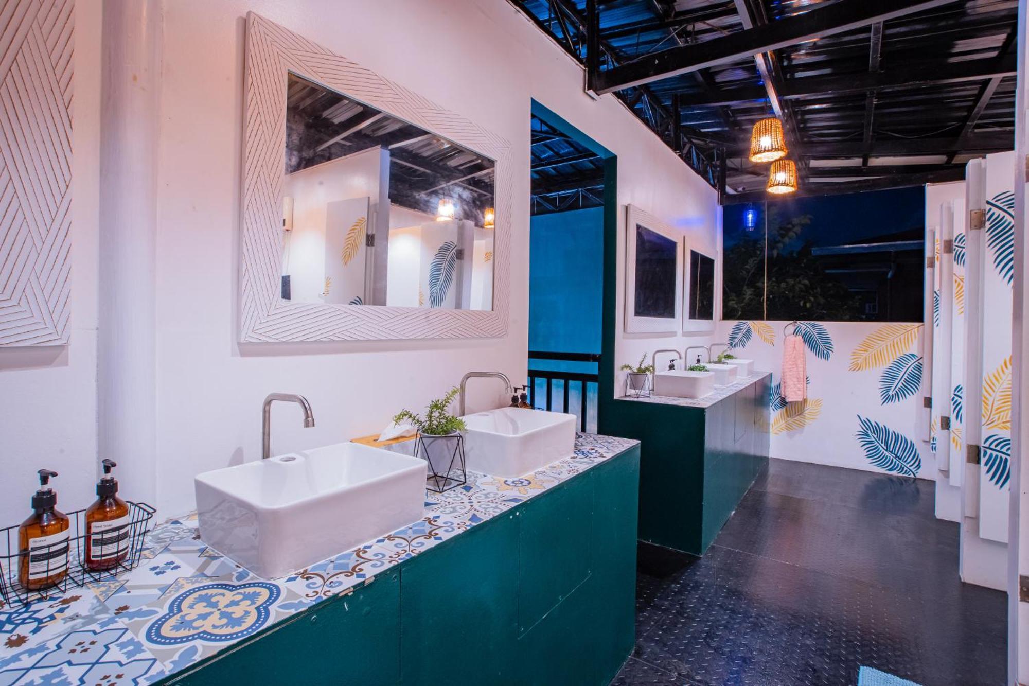 Lartista Hostel Puerto Princesa ภายนอก รูปภาพ